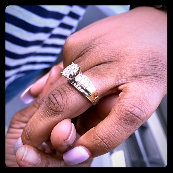 One carat white gold diamond ring - Picture 1 of 3